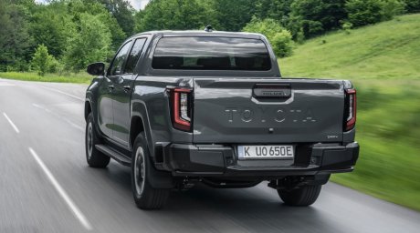 Toyota Hilux-a2.jpg