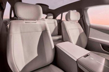 Range-Rover-GT-INTERIOR_PASSENGER-REVERSE-1200x800.jpg